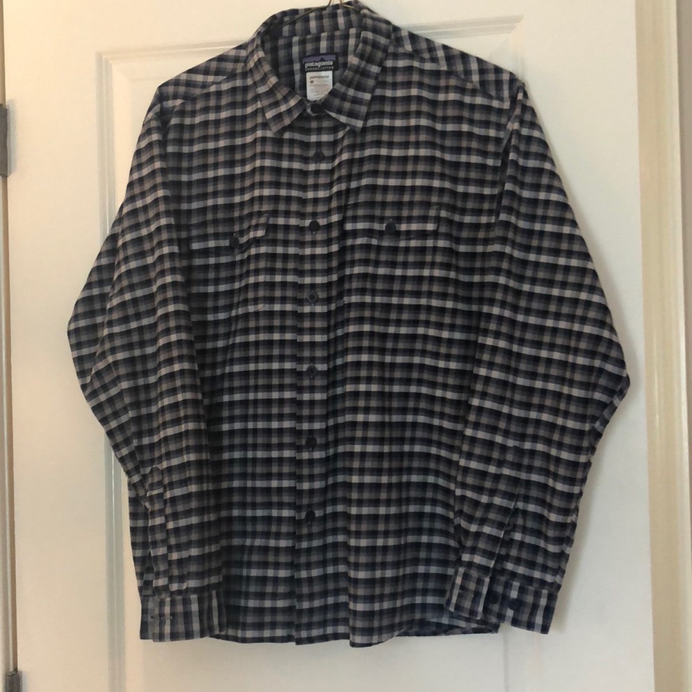 Patagonia men’s button down long sleeve shirt